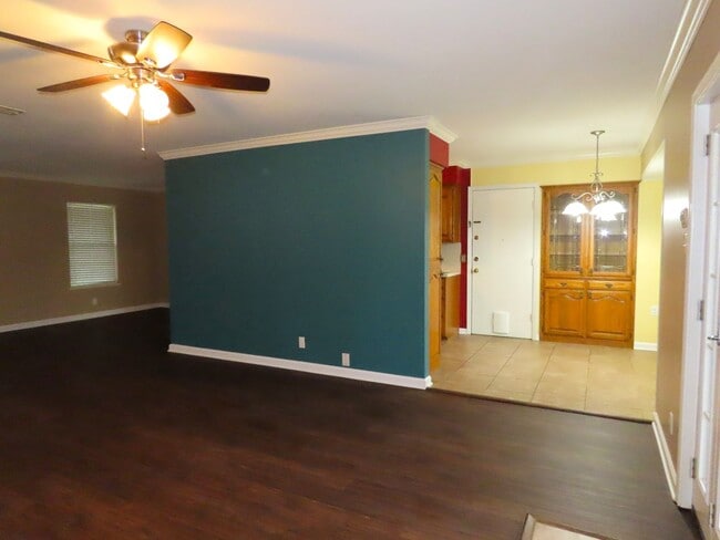 Building Photo - South Tyler! Lovely 3 Bedroom, 2 Bath House w/Garage