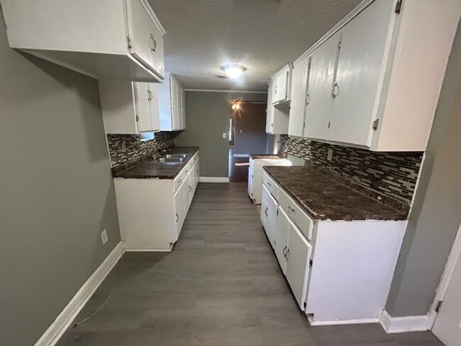 Building Photo - 3530 Beaumont Ave