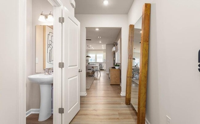 Building Photo - 805 Falls Grove Trl