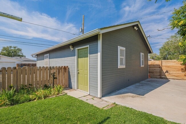 Building Photo - 1507 Rood Ave
