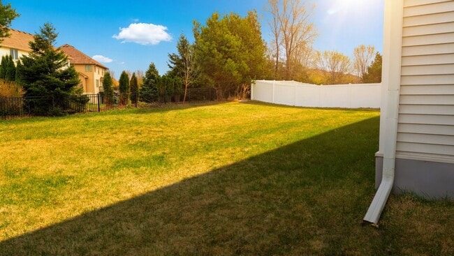 Building Photo - Amazing 5 bedroom home in Blaine!