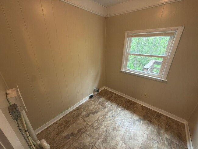 Building Photo - Pulaski, 4BR / 1.5 BA, available now