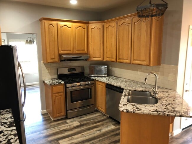 Building Photo - 2687 NW Oak Ridge Dr