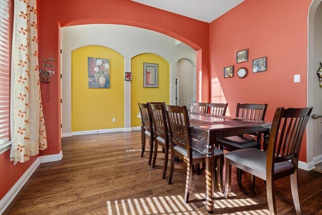 Building Photo - 614 Spanish Mustang Dr