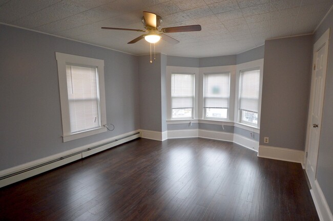 Building Photo - 475 Water St