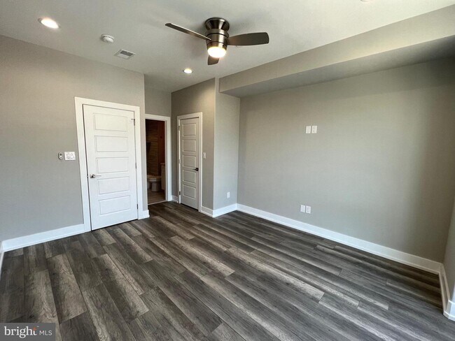 Building Photo - 1505 S 49th St