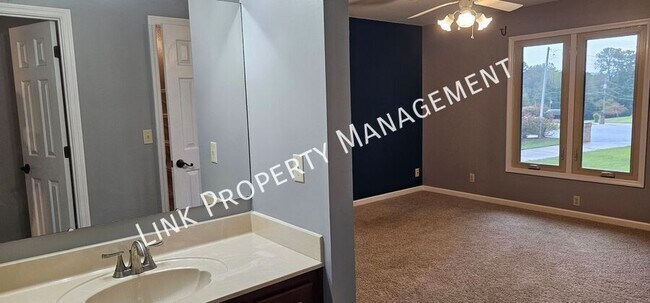 Building Photo - 7701 Elizabeth Way Dr