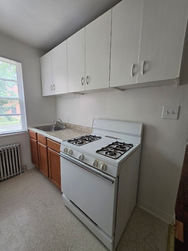Interior Photo - 3393 BLAINE ST NE