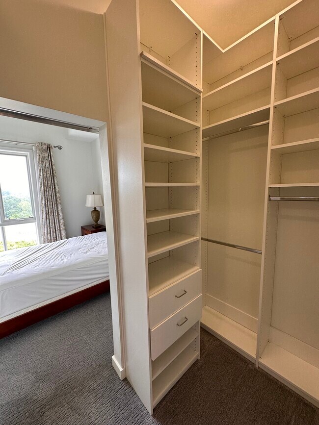 Building Photo - 200 Manufacturers Rd Unit. 701