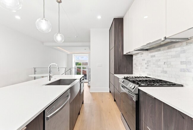 Building Photo - 6227 S Ellis Ave