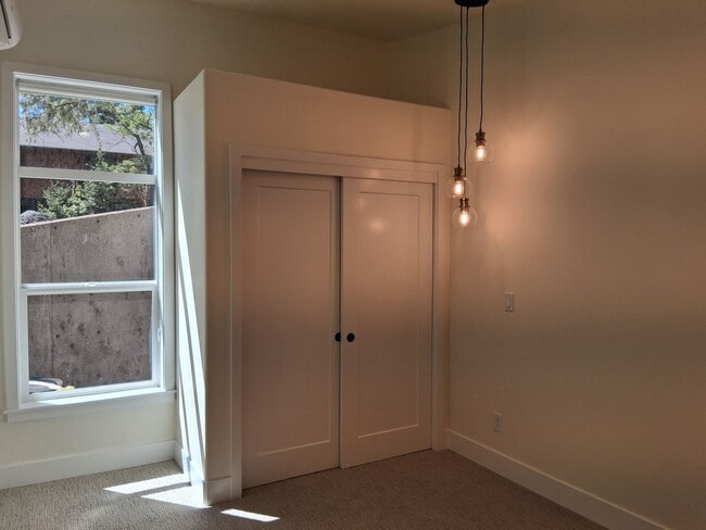 Building Photo - Stylish Newly Built One-bedroom in the Heart of Ashland