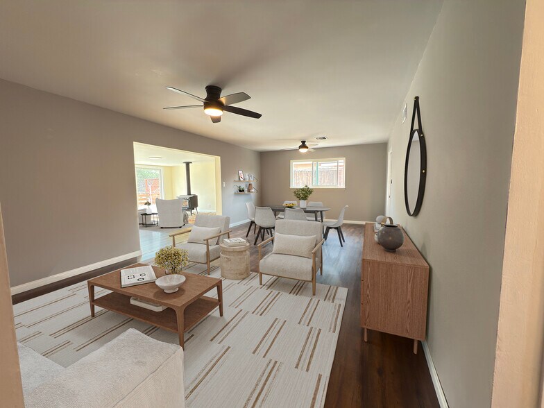 Building Photo - 8151 Beaver Lake Dr