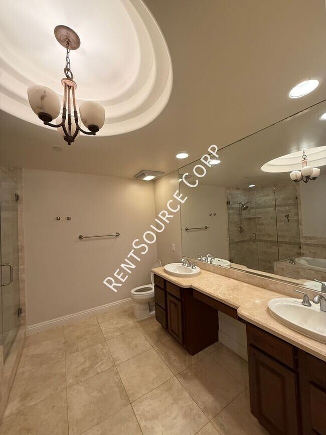 Building Photo - 12044 Hoffman St