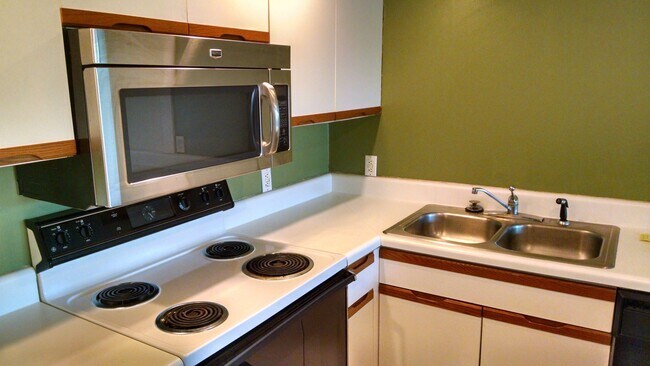Building Photo - $749/Bedroom | 3BR/2BA Condo Near UT Ag Ca...