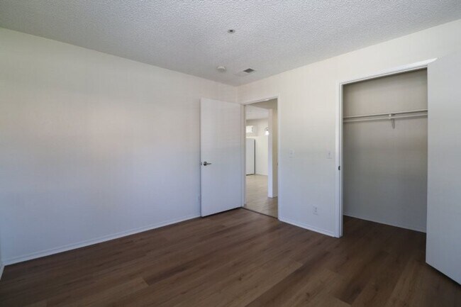 Building Photo - 321 Inger Dr