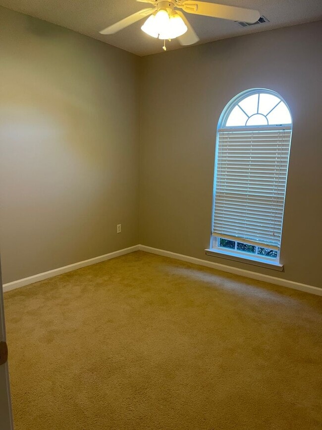 Building Photo - Discover Your Ideal Family Home in Pooler, Georgia!