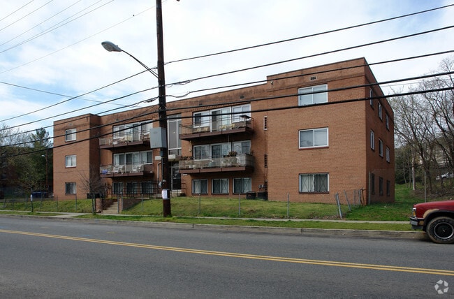 Primary Photo - 808 Chesapeake St SE