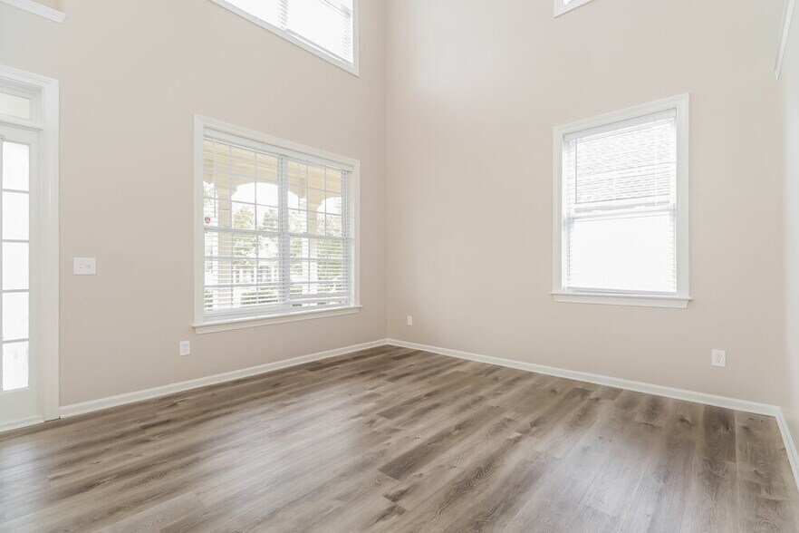 Building Photo - 361 Southgate Dr