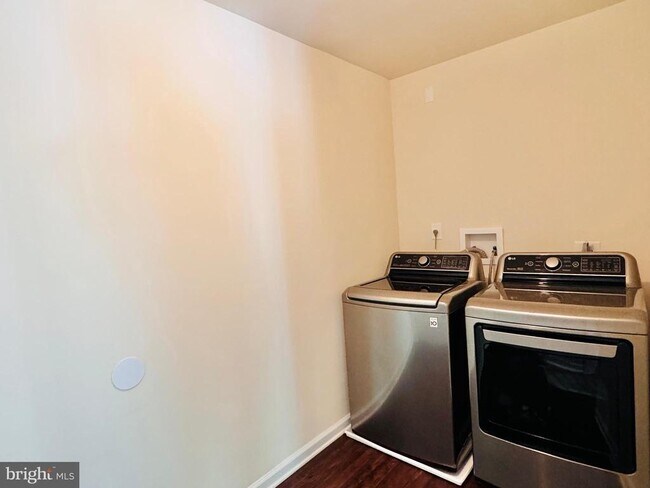 Building Photo - 5 Averil Ct