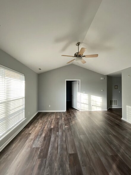 Building Photo - 2133 Welsh Dr