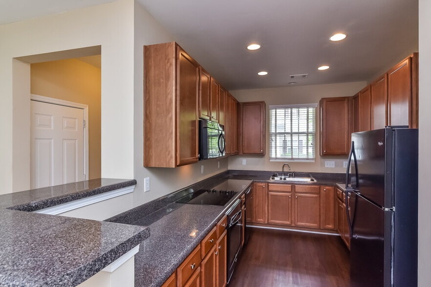 Building Photo - 3625 Roseman Landing