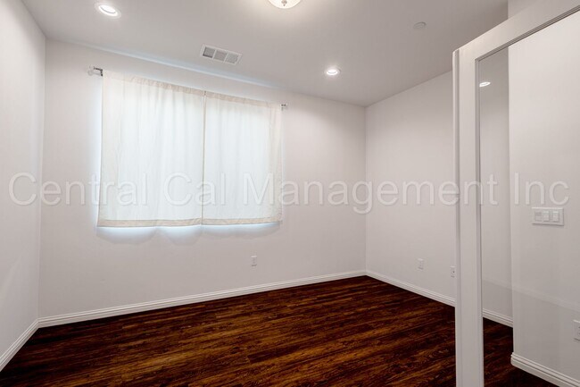 Building Photo - 4 Bedroom/3 Bath Home with Office and Paid Solar - $3395 Per Month!