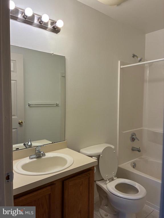 Building Photo - 46 Reading Ave