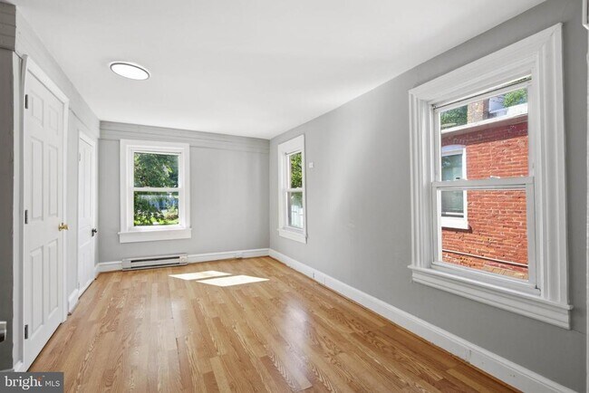 Building Photo - 624 Poplar St
