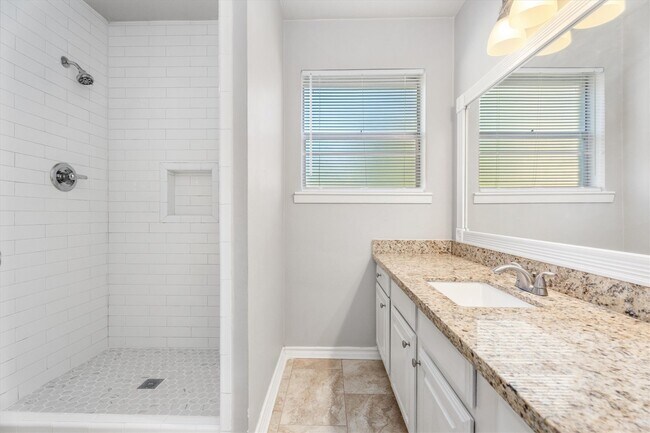 Building Photo - 3738 Clear Falls Dr