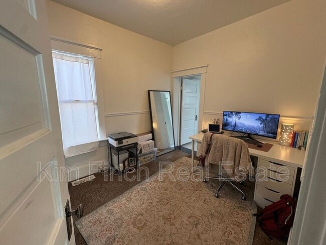 Building Photo - 1149 S Lk St