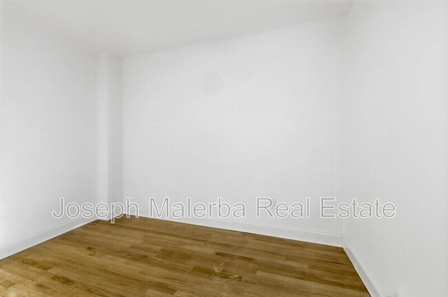 Building Photo - 159 Connecticut Ave