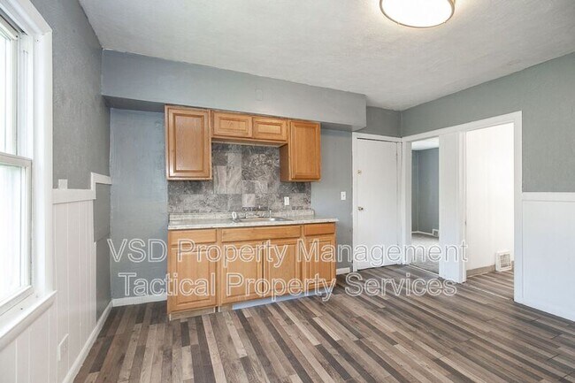 Building Photo - 6924 Claasen Ave