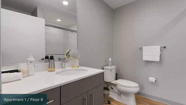 Building Photo - 853 W Blackhawk St