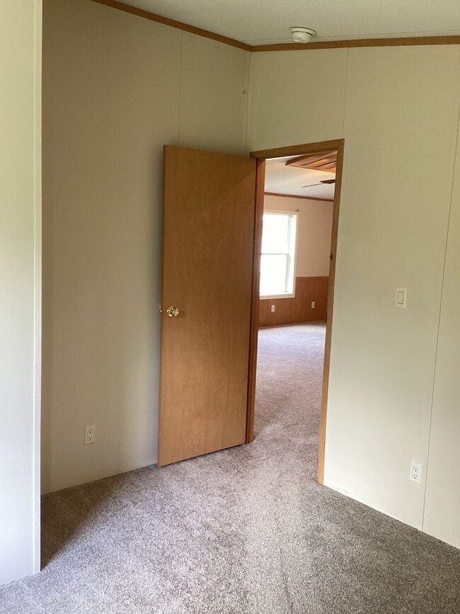 Building Photo - Three Bedroom House