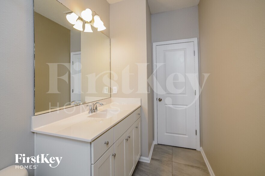 Building Photo - 2316 Eagle Talon Cir