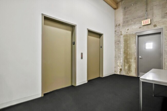 Building Photo - 156 Porter St