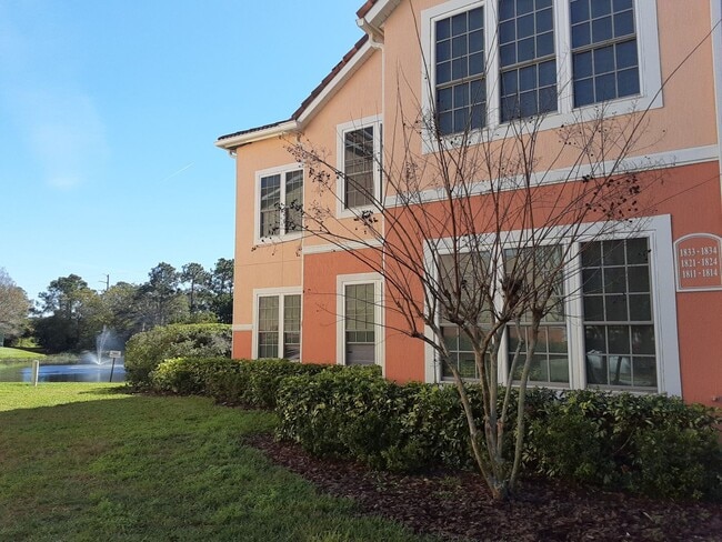 Building Photo - Annual unfurnished 2/2 condo in luxury development near Legacy Trail and Siesta Key.