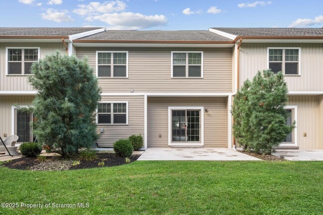 Building Photo - 15 Maple Leaf Dr