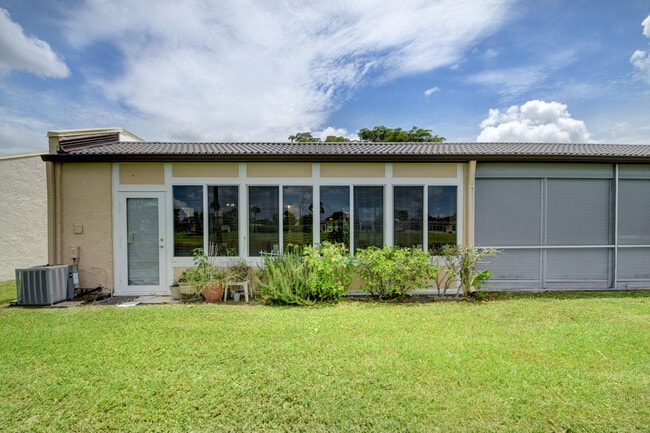 Building Photo - 219 Lake Meryl Dr