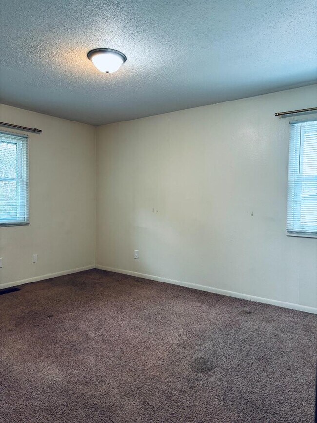 Building Photo - 935 Herold Ave