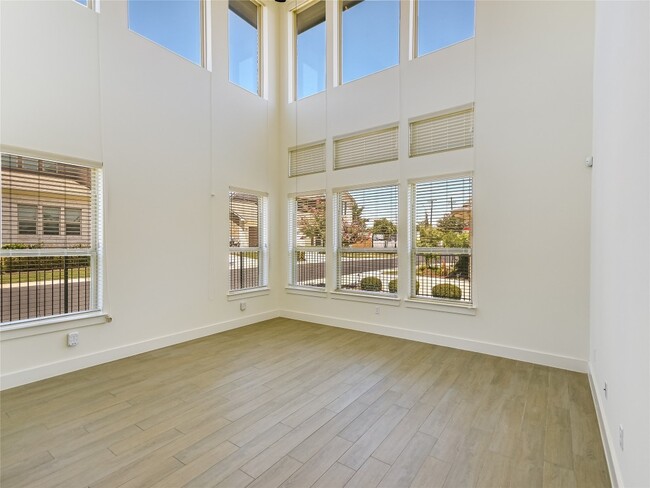 Building Photo - 301 Jeffrey David Ln W