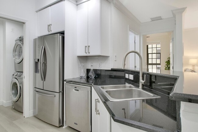 Building Photo - 801 S Olive Ave