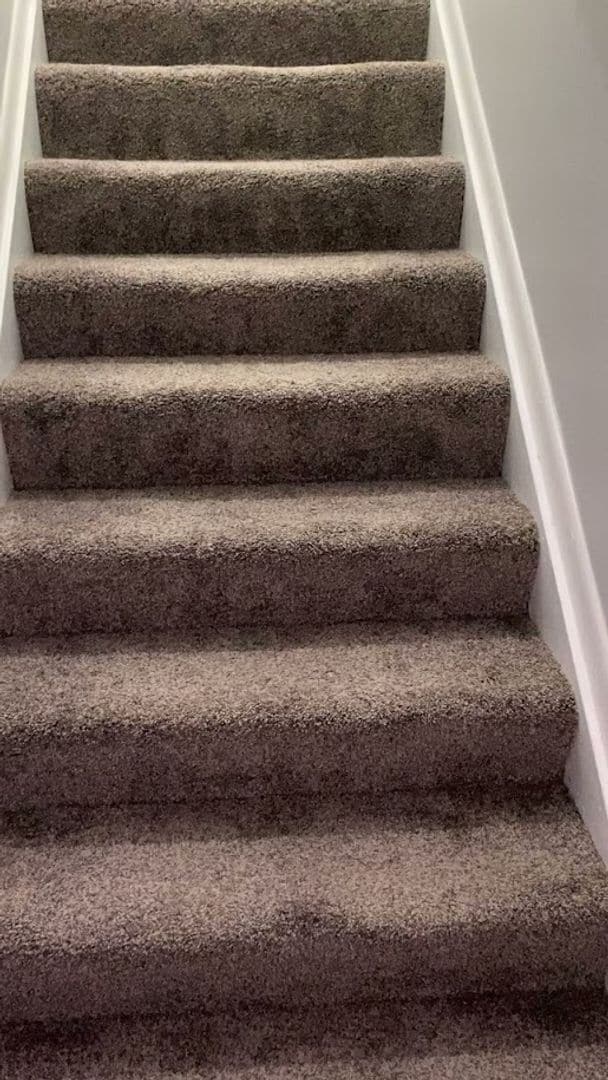 Building Photo - Nice 2 bedroom 1 Bath Upper Unit in Quiet area