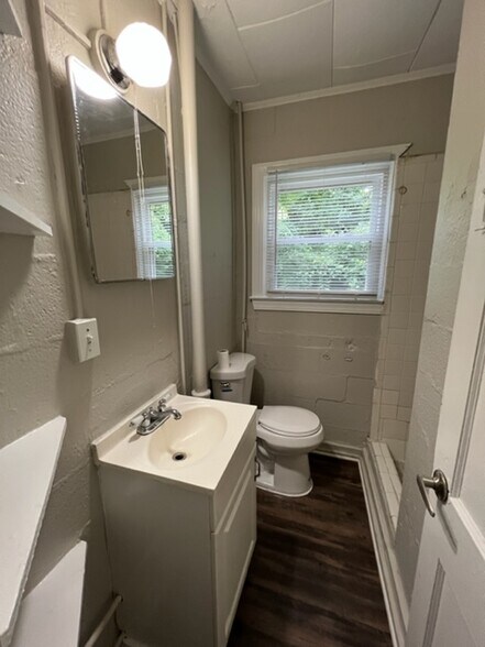 Building Photo - 1209 Gatewood Ave