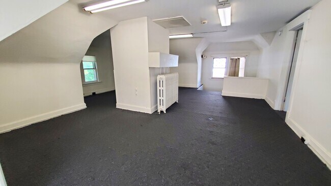 Building Photo - 2204 Emerson Ave S