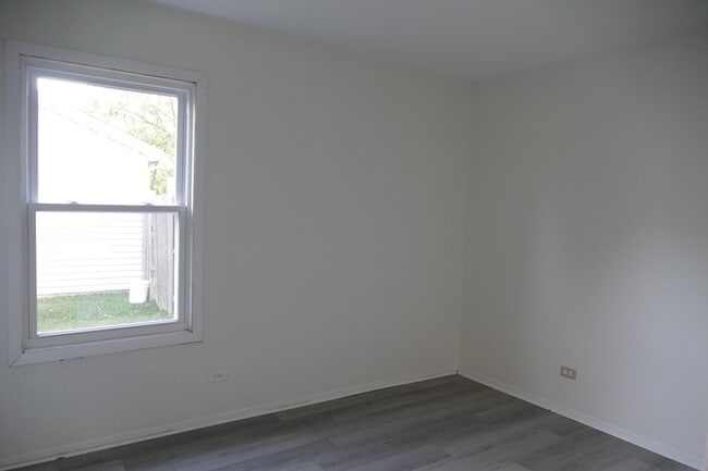 Building Photo - 1076 Crestwood Ln