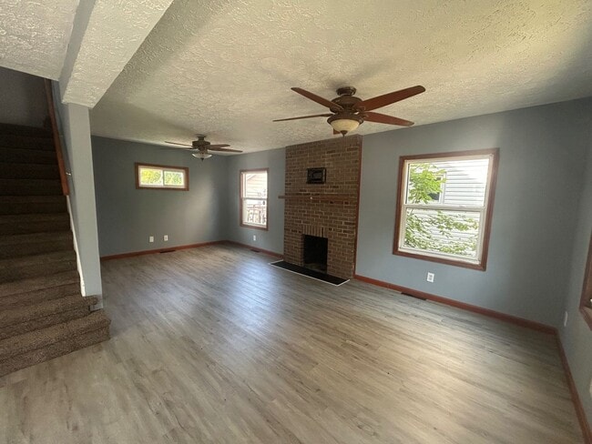 Building Photo - Spacious 3-Bedroom Single Family Home Available for Rent