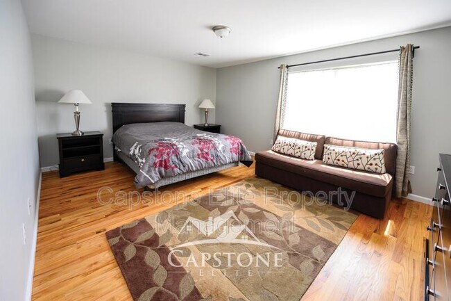 Building Photo - 255-257 NJ Railroad Ave #2