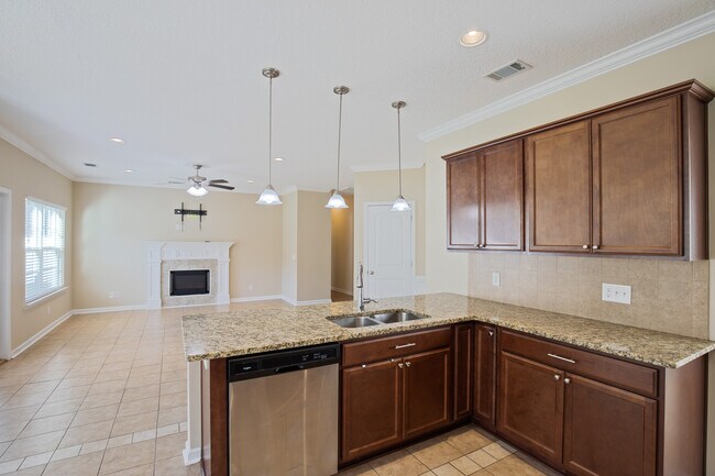 Building Photo - 678 Red Oak Ln