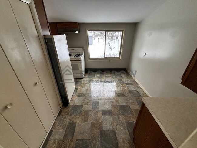 Building Photo - 136 Centennial St